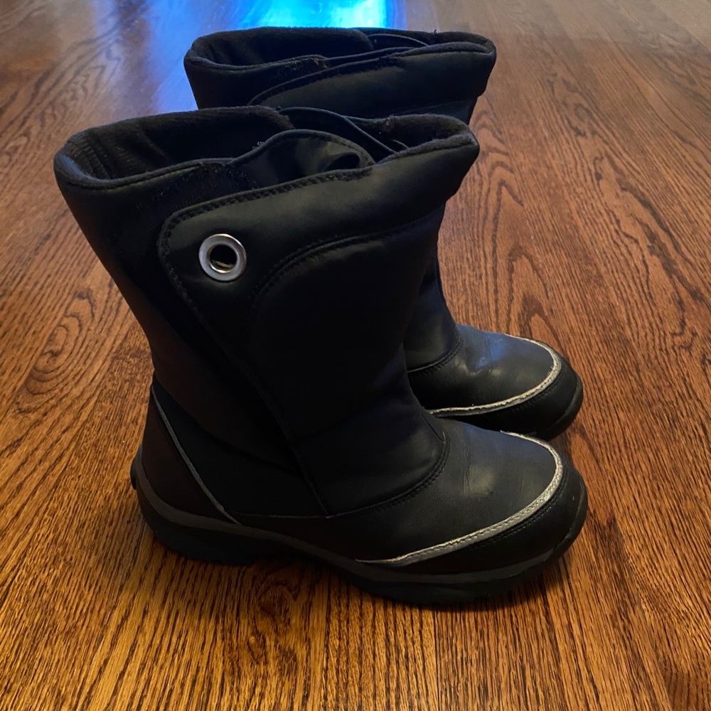 Lands’ End youth snow boots - size 4M